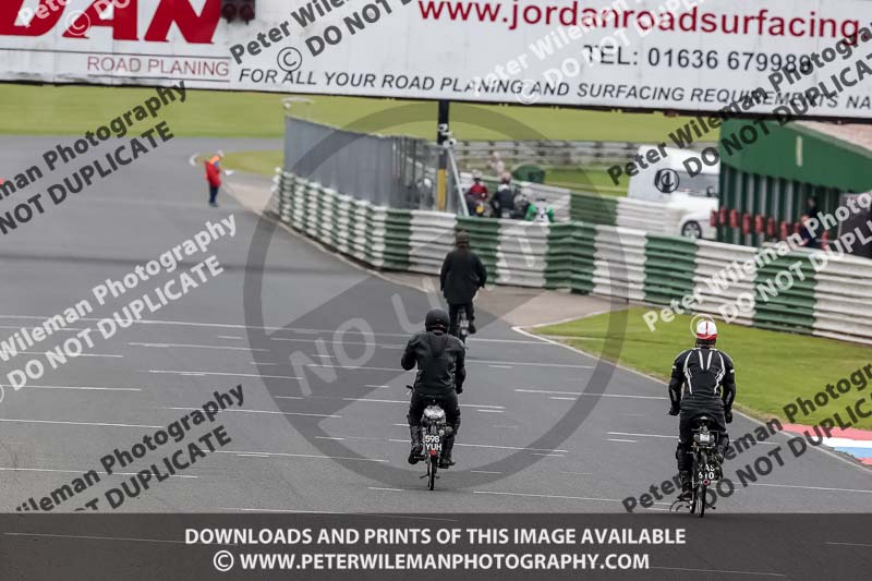 Vintage motorcycle club;eventdigitalimages;mallory park;mallory park trackday photographs;no limits trackdays;peter wileman photography;trackday digital images;trackday photos;vmcc festival 1000 bikes photographs